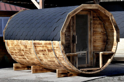 sudová sauna 350cm s predsieňou a terasou pohľad z predného boku