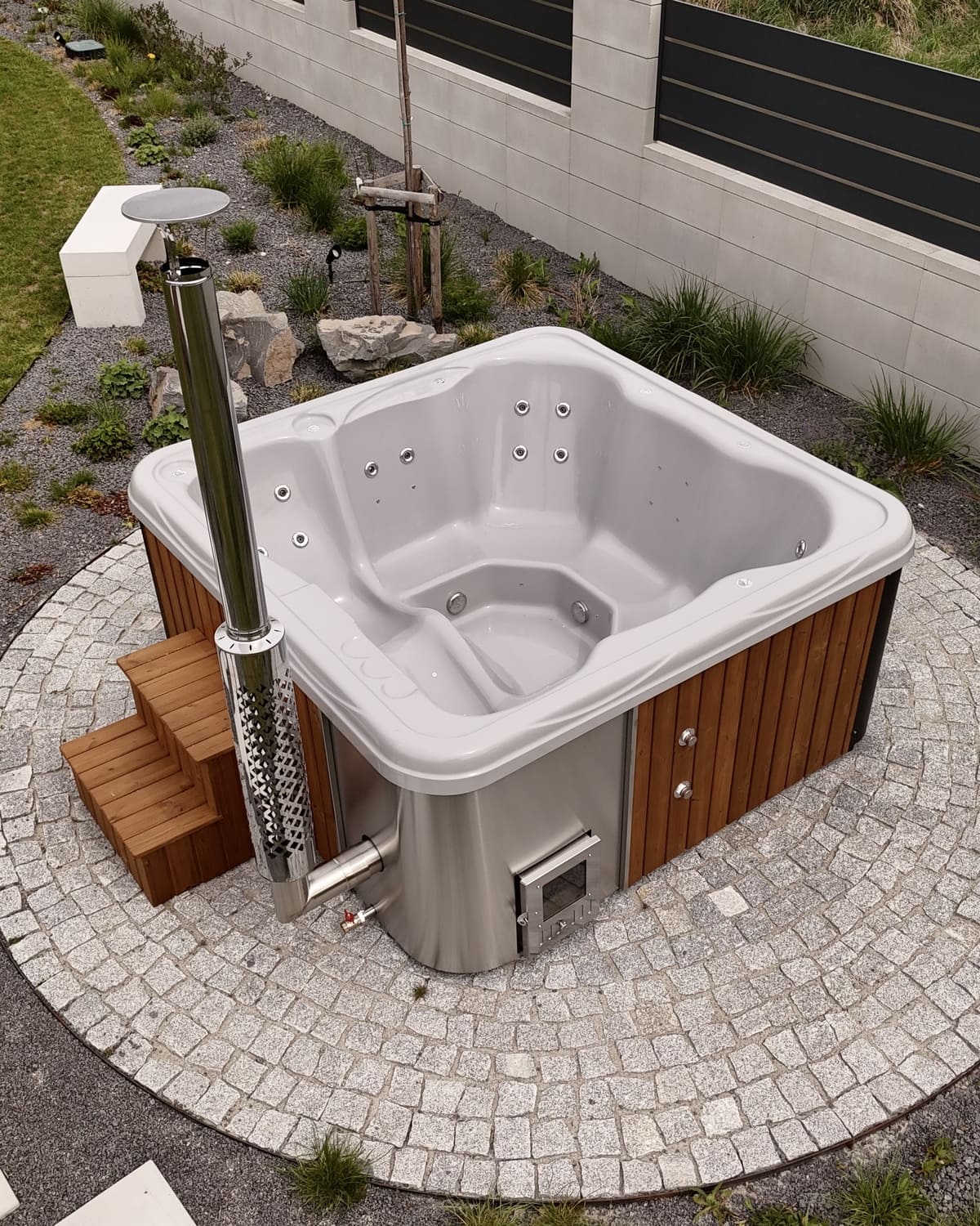 1 Hot tub - integriertem Ofen (mit Liegefläche) – Bild 1