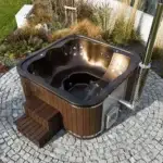 Hot tub mit Liegefläche - integriertem Ofen
